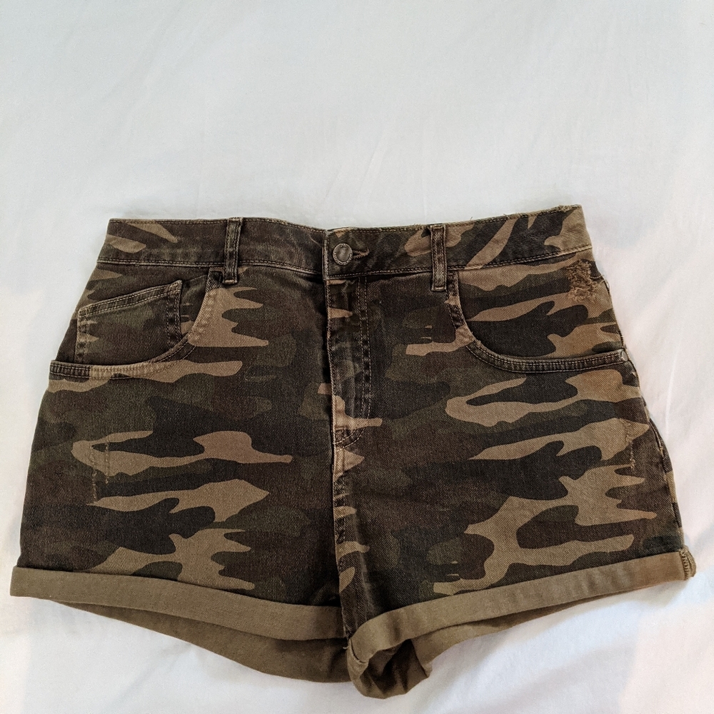 Zara camo high waisted shorts